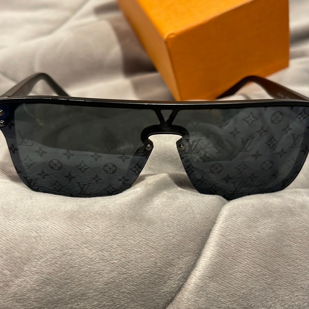 Perfect Louis Vuitton sunglasses in amazing condition